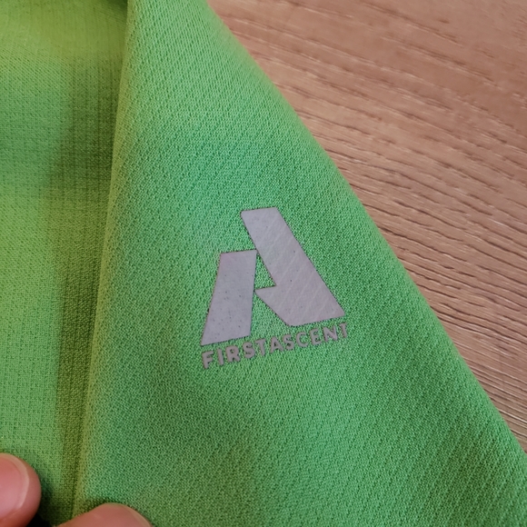 Seahawks Or Sounders Eddie Bauer Men's Vibrant Green and Charcoal Zip-Up Sweater - Picture 3 of 8